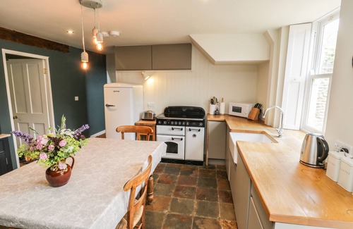 Potter Brompton Cottage | SNOWDROP COTTAGE, pet friendly, with open fire in Brompton-By-Sawdon