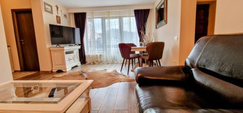 Sinaia Apartment | Snowflake Condo