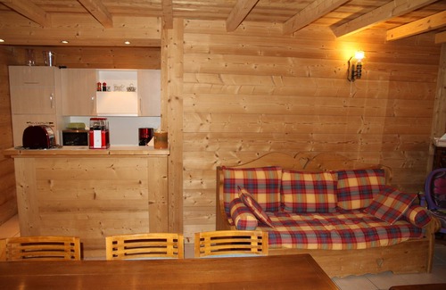 La Clusaz Apartment | snowfront Apartment 6 P skis in the village of La Clusaz