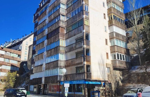 Pradollano Apartment | SnowGranada Love Jacuzzi Monica House
