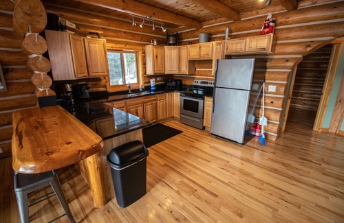 Mercer House | Snowmobilers & Skiers Full Scandinavian Log Home On Private Lake