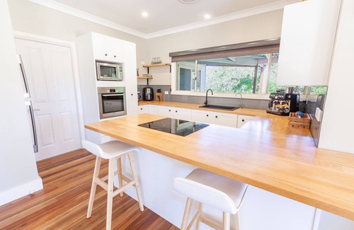 Hill Top House | Snowy Mountains Hideaway with plenty of space to relax after a day of adventure.