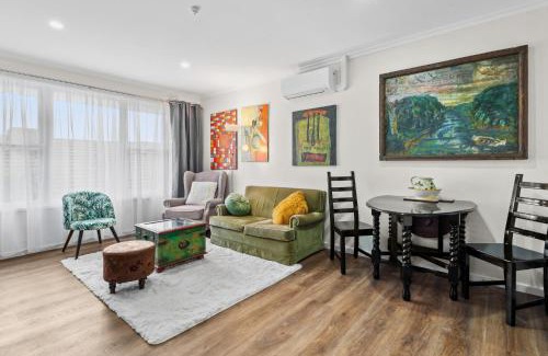 Essendon Apartment | Snug 1-Bed Unit near Essendon Football Grounds