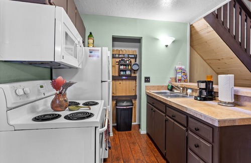 Angel Fire Condo | Snug 2-Bedroom Condo- Walking Distance to Ski Lift