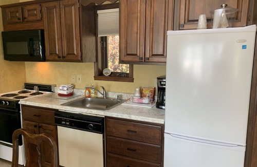 Sturgeon Bay Apartment | Snug Harbor Inn - Suite 202 & 203