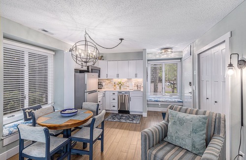 Acme Condo | 🏖️ Snug Lake View Condo @ The Shores | Beach Views + Deck + Champagne Welcome ➠ 5689