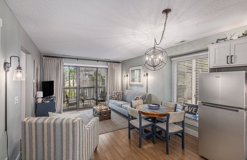 Acme Condo | 🏖️ Snug Lake View Condo @ The Shores | Beach Views + Deck + Champagne Welcome ➠ 5689