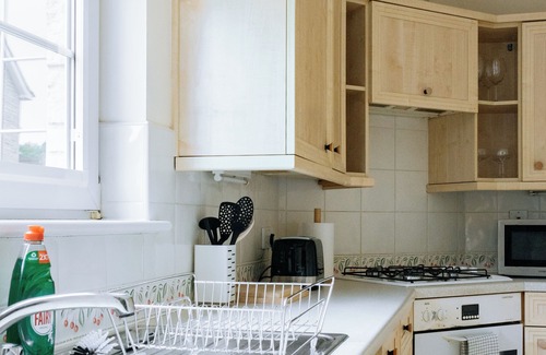 Haymarket Apartment | Snug & Serene 2BD Flat - Roseburn