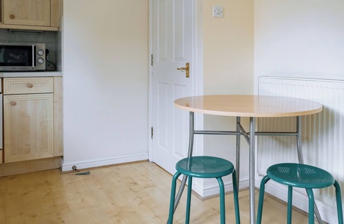 Haymarket Apartment | Snug & Serene 2BD Flat - Roseburn