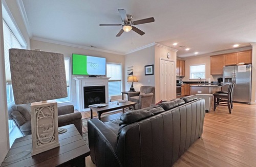 Bryson City Cabin | Snuggled Inn- Bryson Village