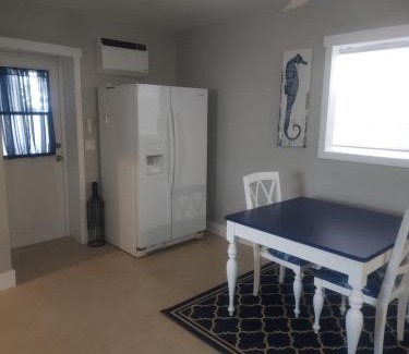 Truckland House | So Coastal! Pet friendly and free early check in!