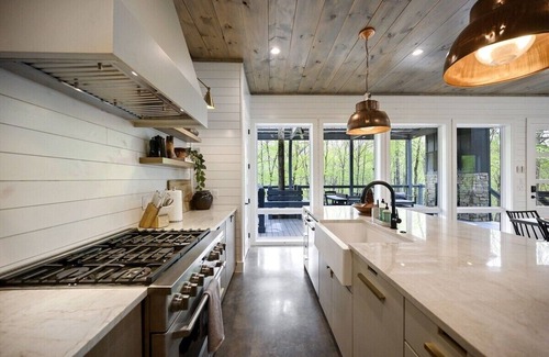 Broken Bow Cabin | Soak in Summer | Luxe Pool, Creekside Bliss