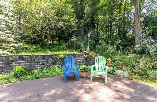 Rhinebeck House | Soak in the hot-tub at Rainbow Oasis Rhinebeck. Pet-friendly!