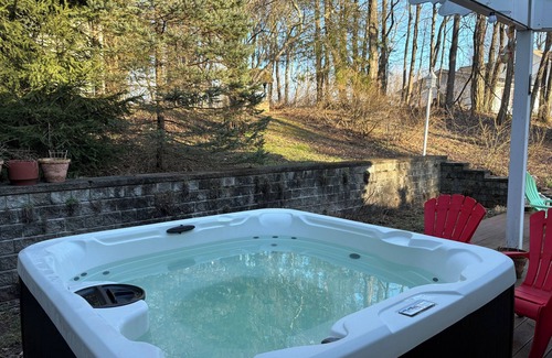 Rhinebeck House | Soak in the hot-tub at Rainbow Oasis Rhinebeck. Pet-friendly!
