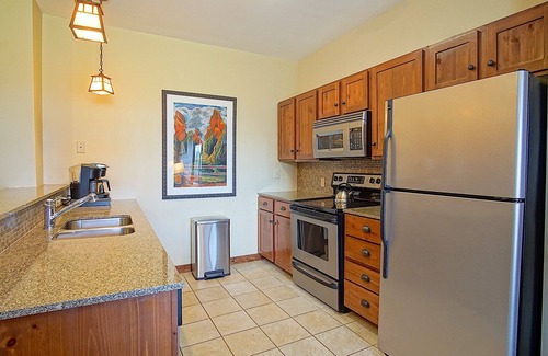 Snowshoe Condo | Soaring Eagle #002: 2 Bedrooms, 2 Full Baths: Slope Side, Hot Tubs. Underground Parking.