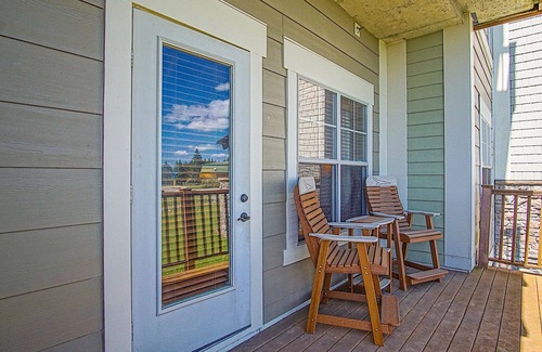 Snowshoe Condo | Soaring Eagle #002: 2 Bedrooms, 2 Full Baths: Slope Side, Hot Tubs. Underground Parking.