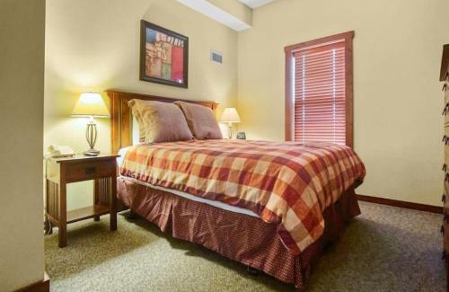 Snowshoe Apartment | Soaring Eagle 412 Next To Slopes Easy Covered Parking WiFi Fireplace