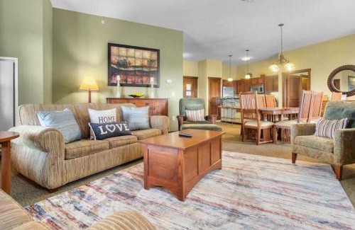 Snowshoe Apartment | Soaring Eagle 412 Next To Slopes Easy Covered Parking WiFi Fireplace