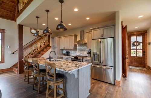 Elk Park House | Soaring Hawk Lodge at Eagles Nest - pet run, big views, two suites