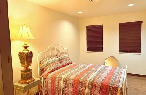 North Central Bed & Breakfast | Sober Living in Pink Cloud with breakfast in superb Pasadena with WiFi