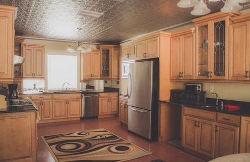 Odessa House | Social Distance on 40 acre Estate - The Manor