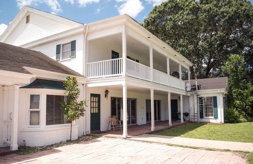 Odessa House | Social Distance on 40 acre Estate - The Manor