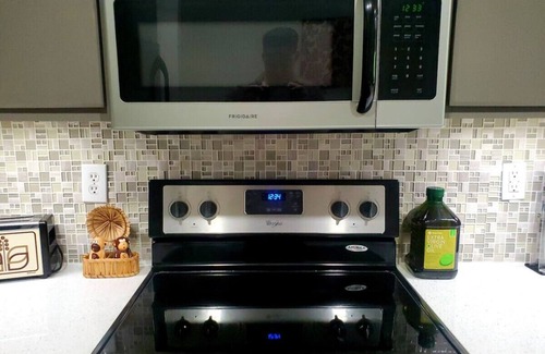 Travis Heights Apartment | SoCo Cool! Huge, stylish and great location!
