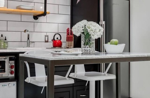 Oak Lawn Apartment | Socozyluxe Studio in Uptown/Oak Lawn