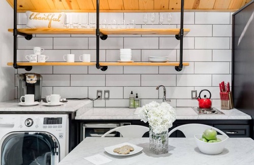 Oak Lawn Apartment | Socozyluxe Studio in Uptown/Oak Lawn