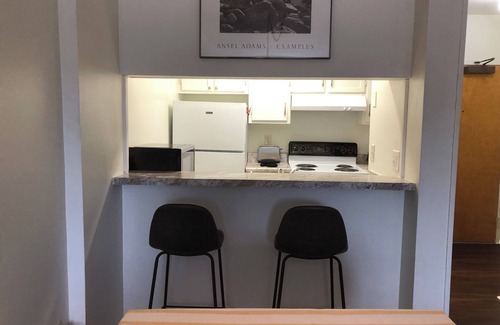 Five Points Condo | Soda City Suite: Cozy place in Five Points/USC - walk to everything!