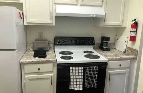 Five Points Condo | Soda City Suite: Cozy place in Five Points/USC - walk to everything!