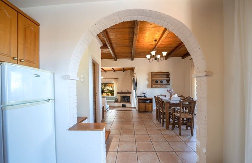 Agia Villa | Sofia-Thomas 6BD with Private Pool, near to sandy beach