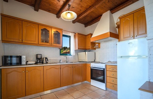 Agia Villa | Sofia-Thomas 6BD with Private Pool, near to sandy beach