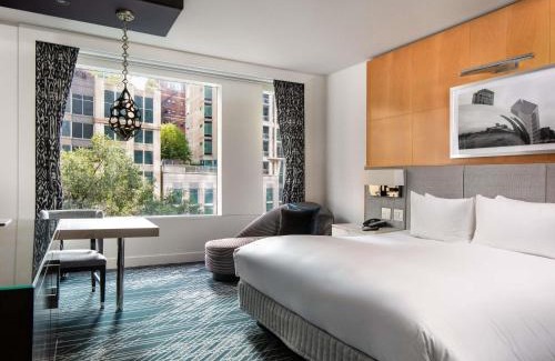 Rush and Division Hotel | Sofitel Chicago Magnificent Mile