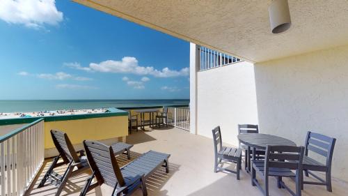 Marco Island House | Soft, Sandy Beaches I Long Views from Premiere Over-sized Balcony!