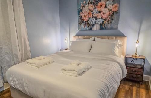Niagara Falls House | Soft Sheets & Sweet Dreams - 3 Bedroom Home with Driveway