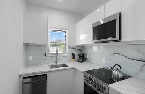 SoHo Apartment | SoHo/Hyde Park Luxury 1 BR Apt