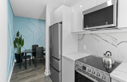 New Suburb Beautiful Apartment | SoHo/Hyde Park Luxury 1 BR Apt