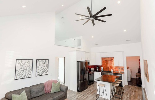 Norfolk - Virginia Beach Apartment | Sojourn 2 BR Steps to the Beach Sleeps 4
