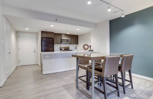 Court House Apartment | Sojourn Courtland Towers w/Private Balcony
