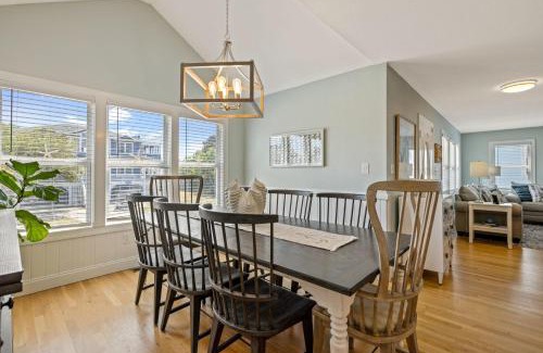 Colington House | Sojourn Family home with Country Club Access 5 Bedrooms Sleeps 12