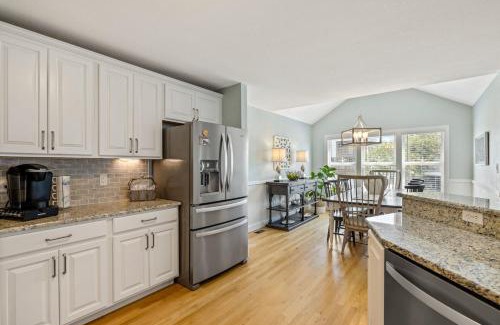 Colington House | Sojourn Family home with Country Club Access 5 Bedrooms Sleeps 12