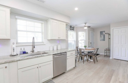 Norfolk Apartment | Sojourn Family Home Sleeps 6
