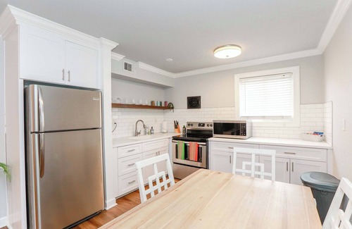 Willoughby Spit Apartment | Sojourn Palm Suite at Beach Cottages