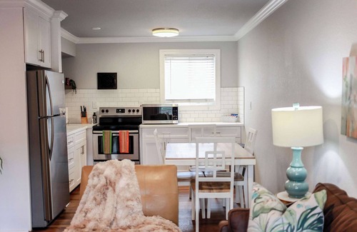 Willoughby Spit Apartment | Sojourn Palm Suite at Beach Cottages