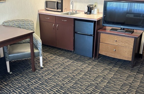 Parkrose Hotel | Sojourn Suites Portland Airport