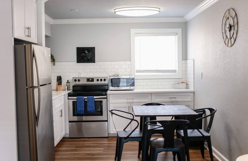 Willoughby Spit Apartment | Sojourn Sun Suite 2 BR 2 BA at Beach Cottages