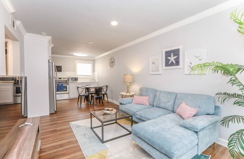Willoughby Spit Apartment | Sojourn Sun Suite 2 BR 2 BA at Beach Cottages