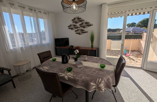 Le Grau-Du-Roi Apartment | Sol-y-Days Altitude 0, ground garden in first line facing the sea
