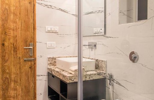 Kumarhatti Bed & Breakfast | Solace Suites - The Himalayan Hometel